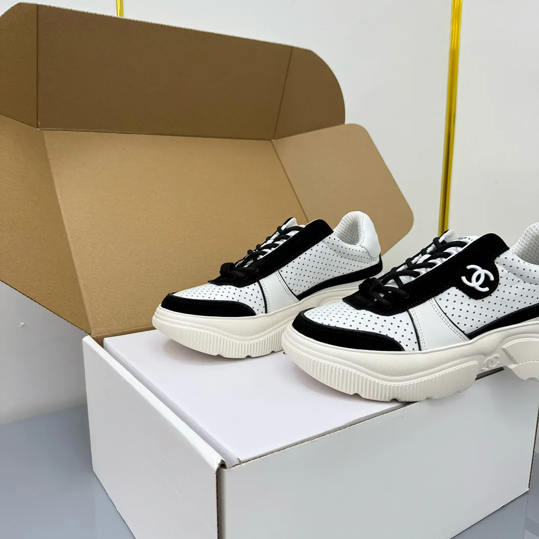👟👟Ex-factory price 620👟👟 Chanel bread shoes ~ original calfskin panda shoes Chanel 25C latest hot style panda black and white sports shoes casual sneakers Xiaoxiang hot item classic black and white panda color coco girls must pay Fabric: original custom mixed sheepskin lining: original imported breathable mesh lining outsole: Original molded rubber + TPU combination Size: Women's 35-41